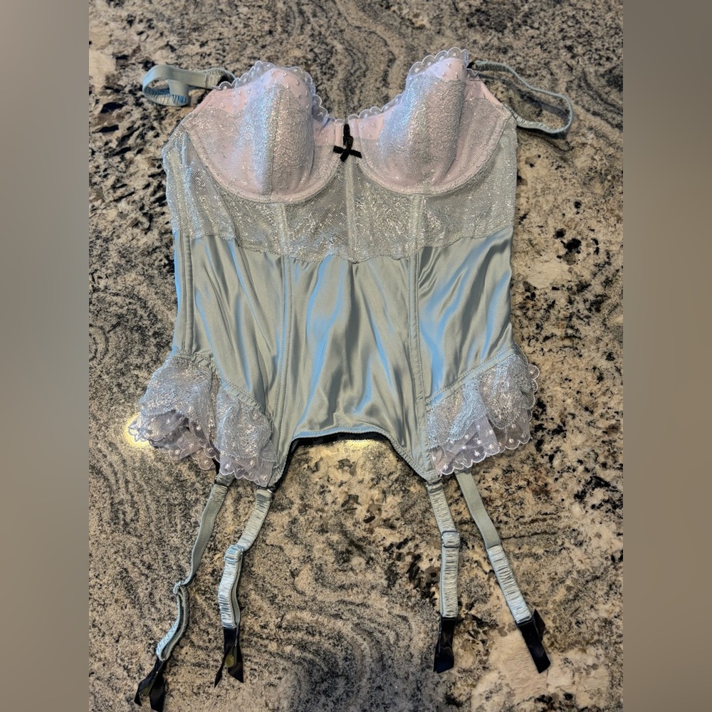 NWT Victoria’s Secret 36 C Elegant Lace Bustier Lt. Blue with matching thong S